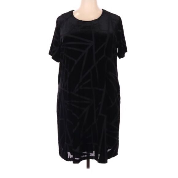 VIP KNITS BY AVENUE | Velvet Short Sleeve Dress Black Women’s Plus Size 22/24 - Picture 9 of 10